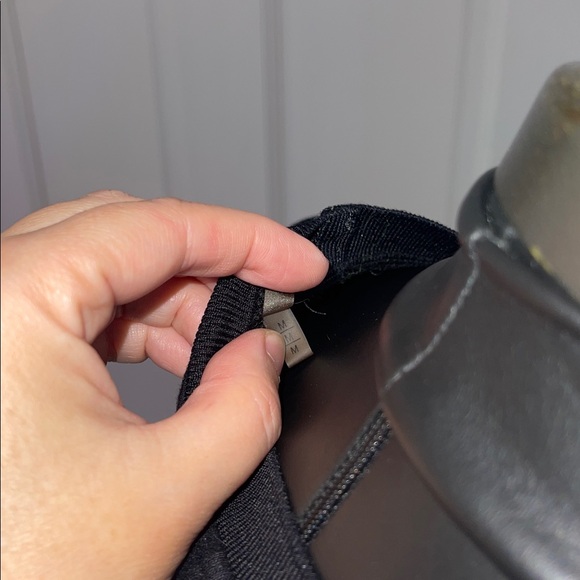 House of Harlow 1960 Green top and Black bonus top for a more bundle layering - Picture 7 of 7